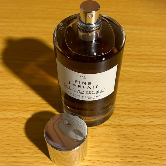 NEW UO Le Monde Gourmand Pine Parfait Hair & Body Mist - Picture 4 of 4